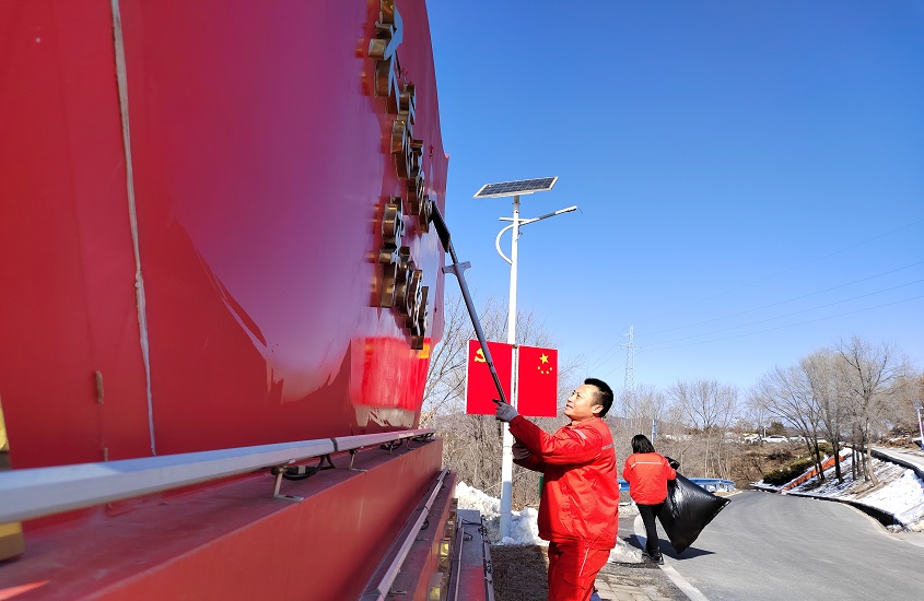 嵩縣山金公司黨委開展“愛我山金，清潔家園，集中攻堅(jiān)”義務(wù)勞動